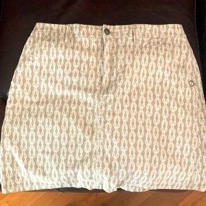 Croft and Barrow ladies size 10 skort  tan/ white